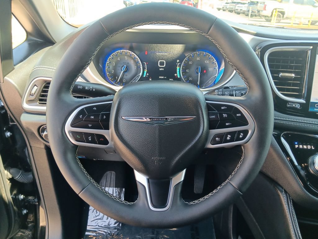 Used 2026 Chrysler Pacifica Limited FWD image 14