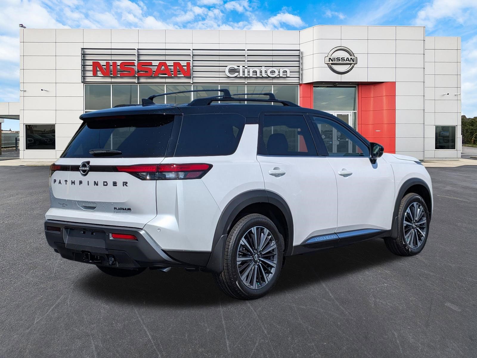 New 2026 Nissan Pathfinder Platinum FWD image 3