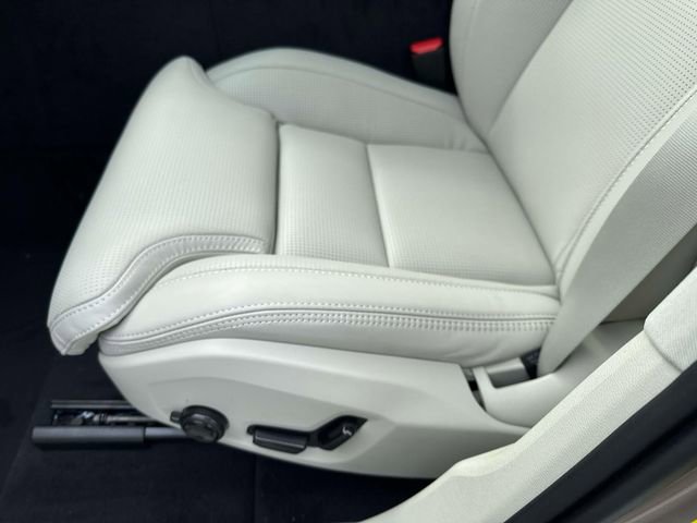 New 2026 Volvo XC60 B5 Ultra w/ Climate Package image 21