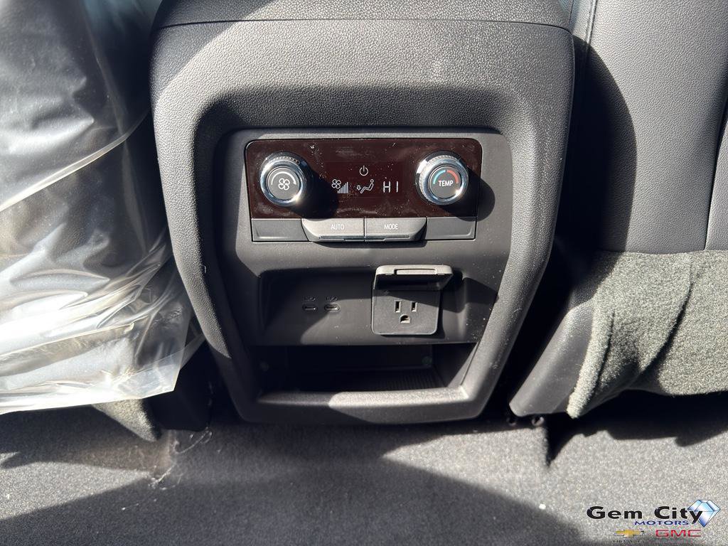 New 2026 Chevrolet Traverse LT w/ Midnight/Sport Edition AWD/4WD image 14