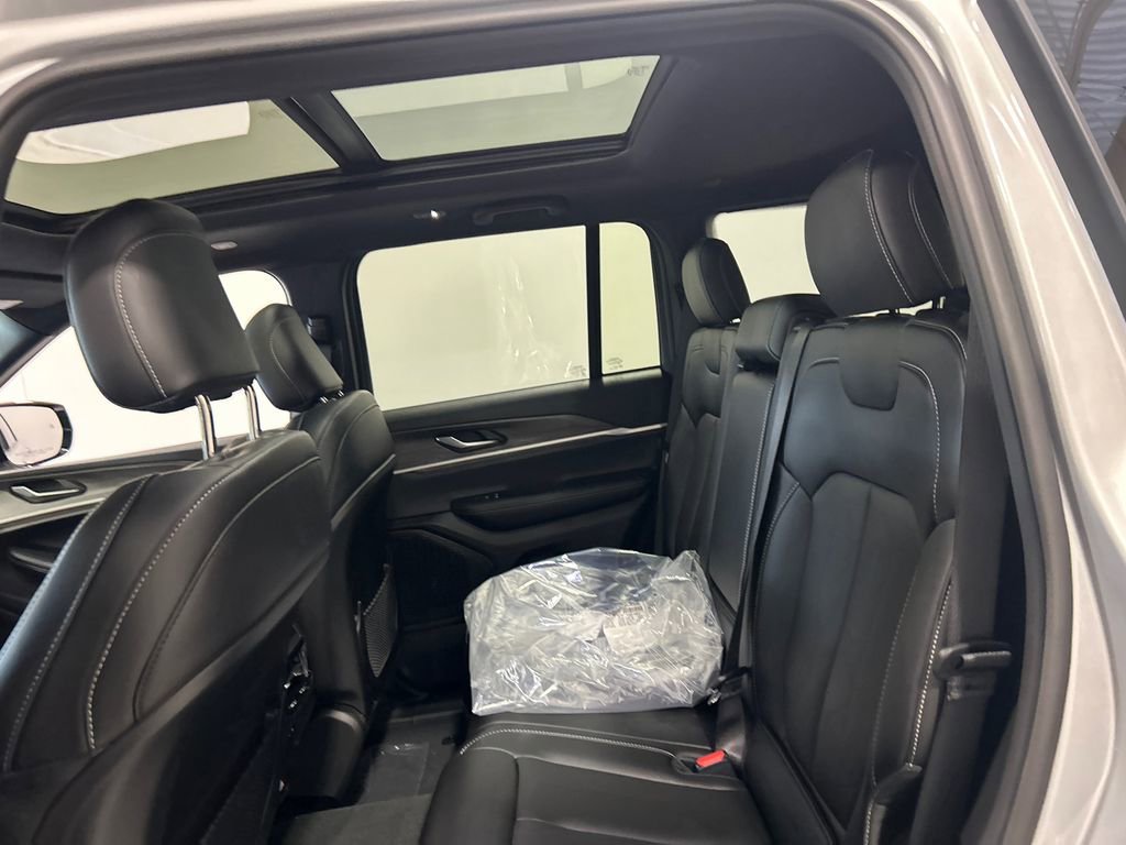 New 2025 Jeep Grand Cherokee Limited image 31