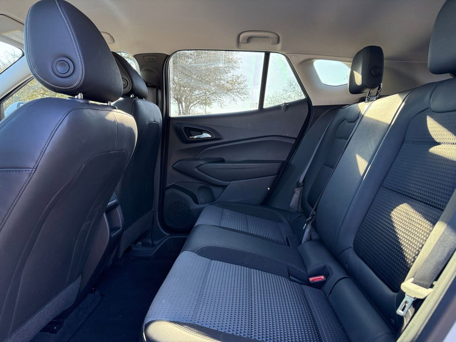 Used 2025 Chevrolet Trax LT image 25