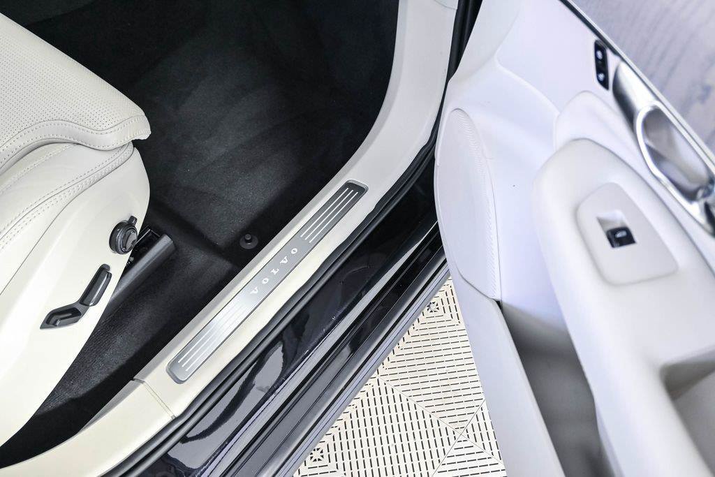 Certified 2025 Volvo XC90 T8 Ultra w/ Protection Package Premier AWD/4WD image 28