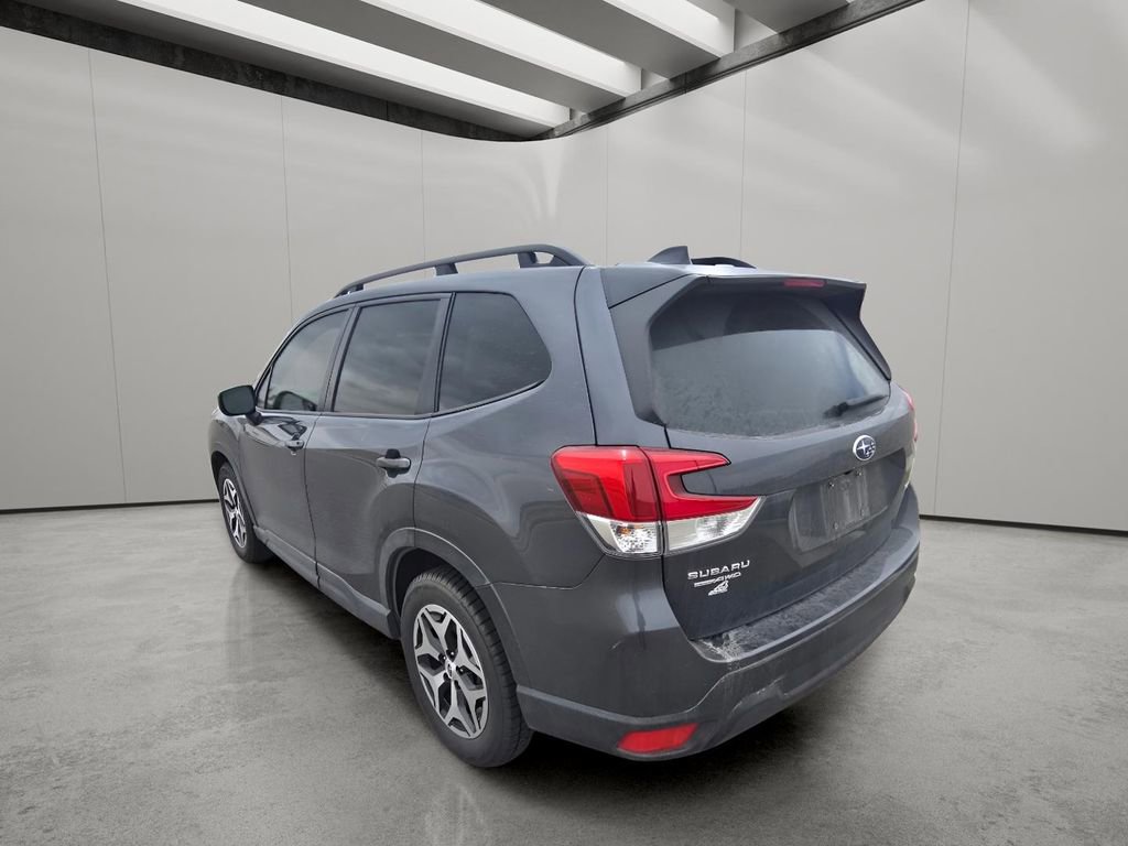 Used 2024 Subaru Forester Premium image 3