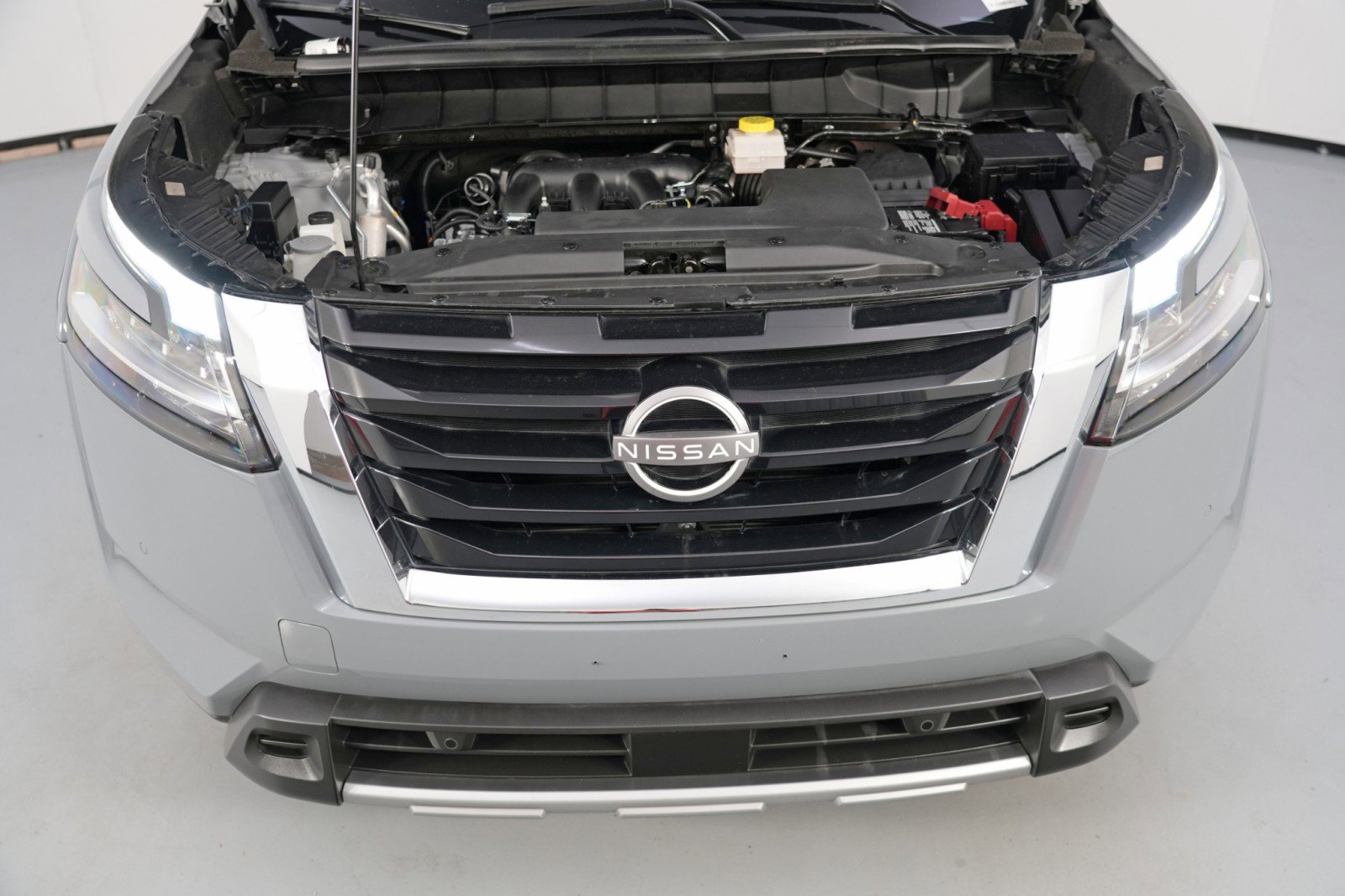 Used 2023 Nissan Pathfinder Platinum image 6