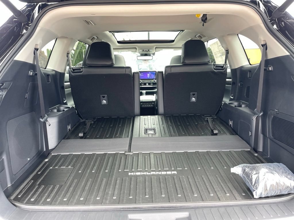 New 2026 Toyota Highlander Platinum AWD/4WD image 10