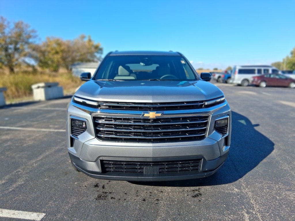 New 2027 Chevrolet Traverse LT w/ Driver Confidence Package AWD/4WD image 2
