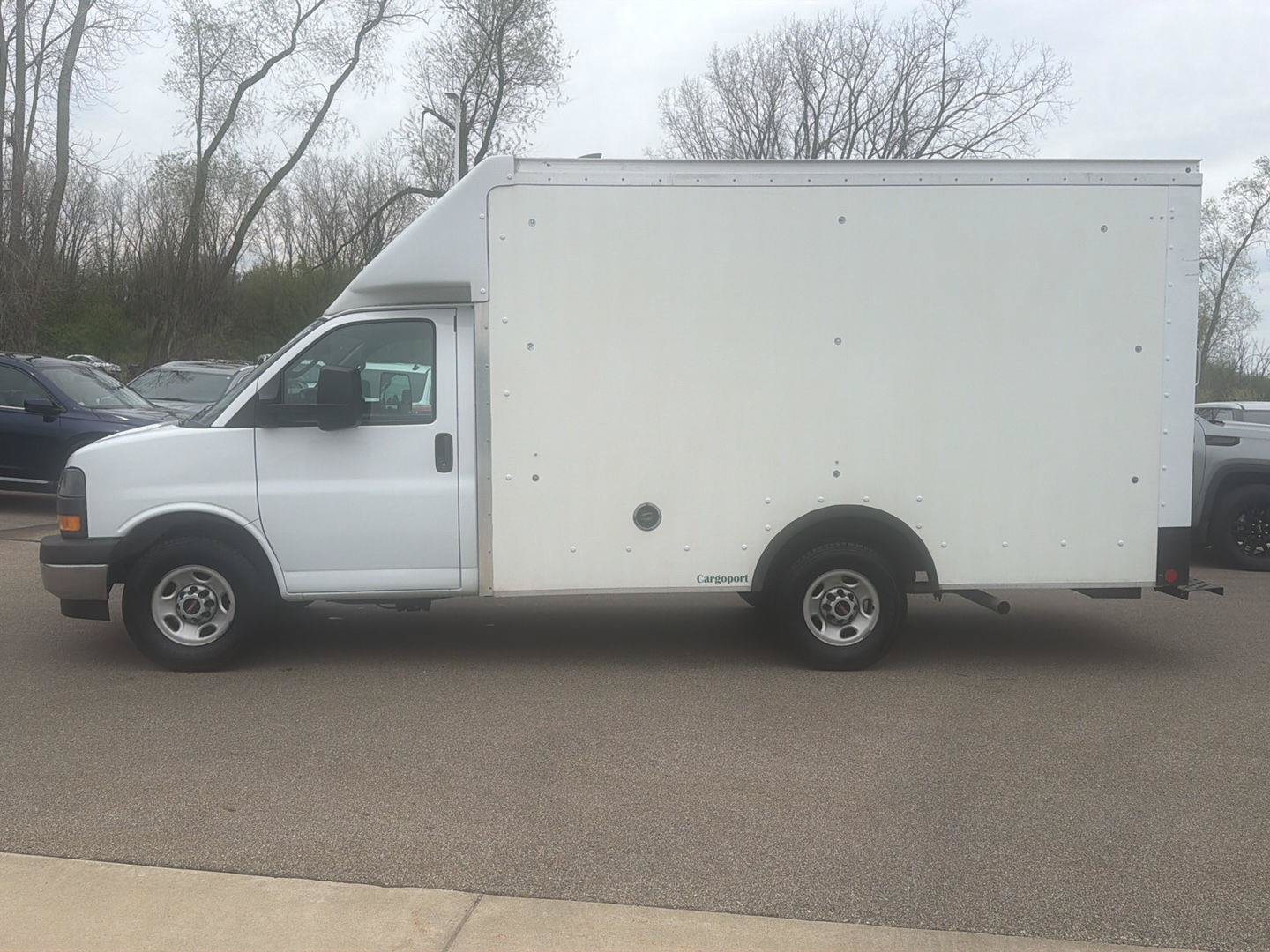 Used 2022 GMC Savana 3500 w/ Power Convenience Package RWD image 2