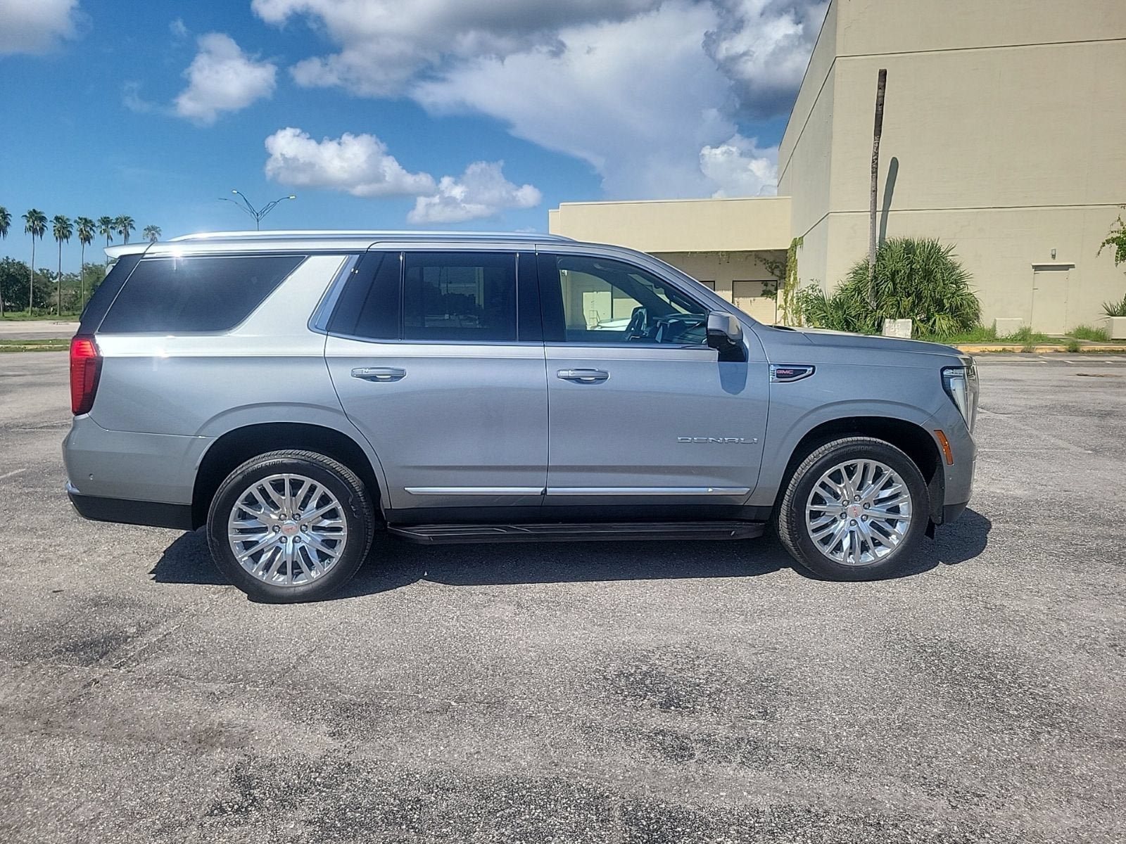Used 2025 GMC Yukon Denali AWD/4WD image 6