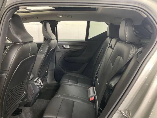 Certified 2025 Volvo XC40 B5 Core AWD/4WD image 28
