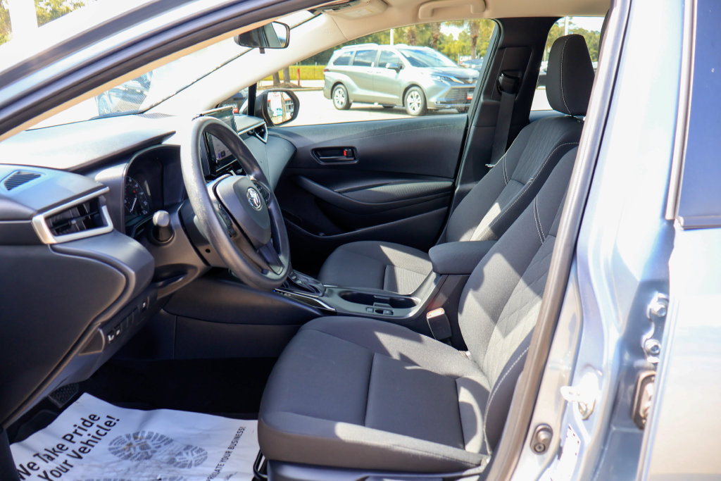Used 2025 Toyota Corolla LE w/ Convenience Package FWD image 9