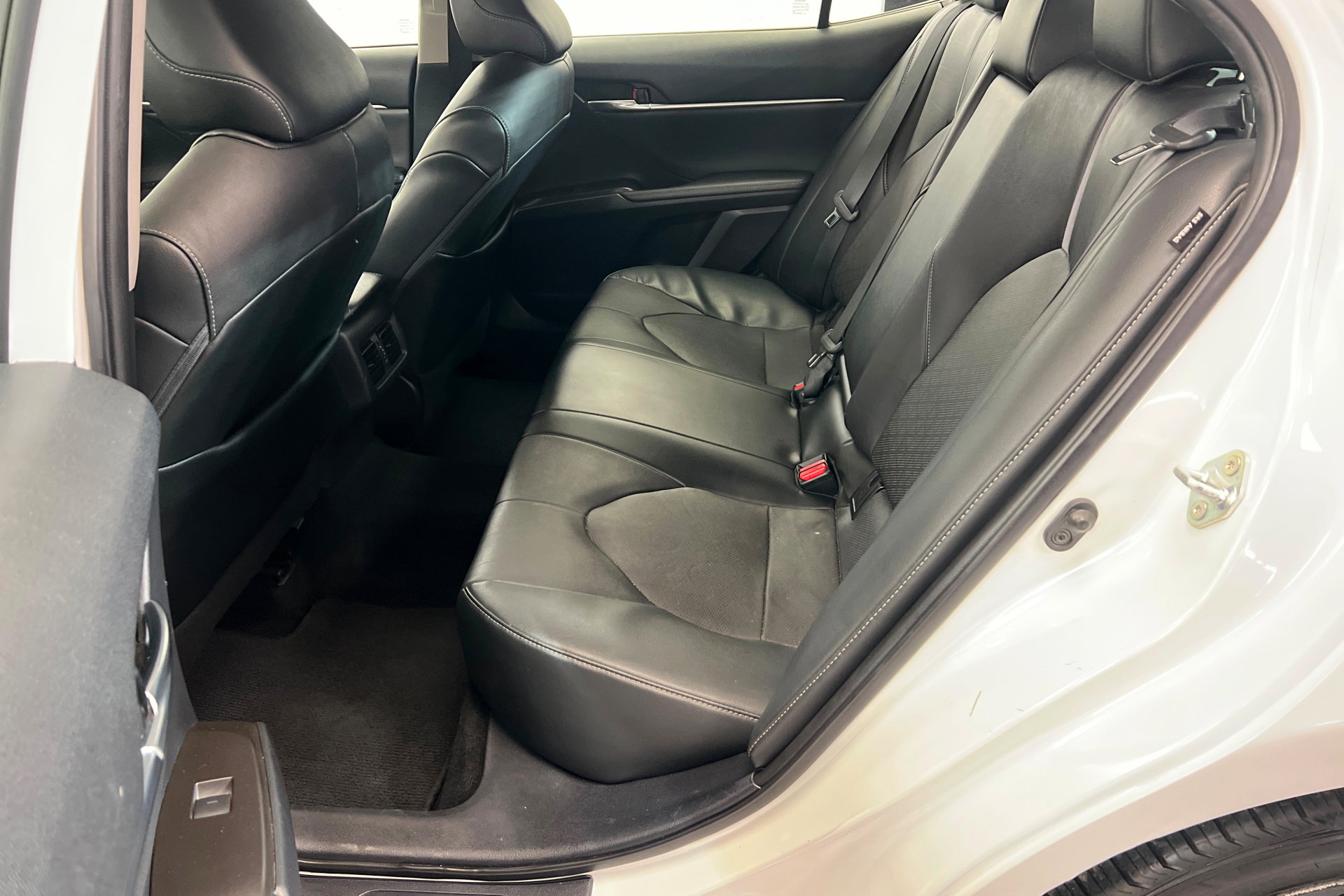 Used 2021 Toyota Camry XSE w/ Carpet Mat Package (TMS) FWD image 21
