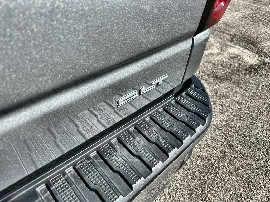 New 2026 GMC Sierra 1500 SLT image 14