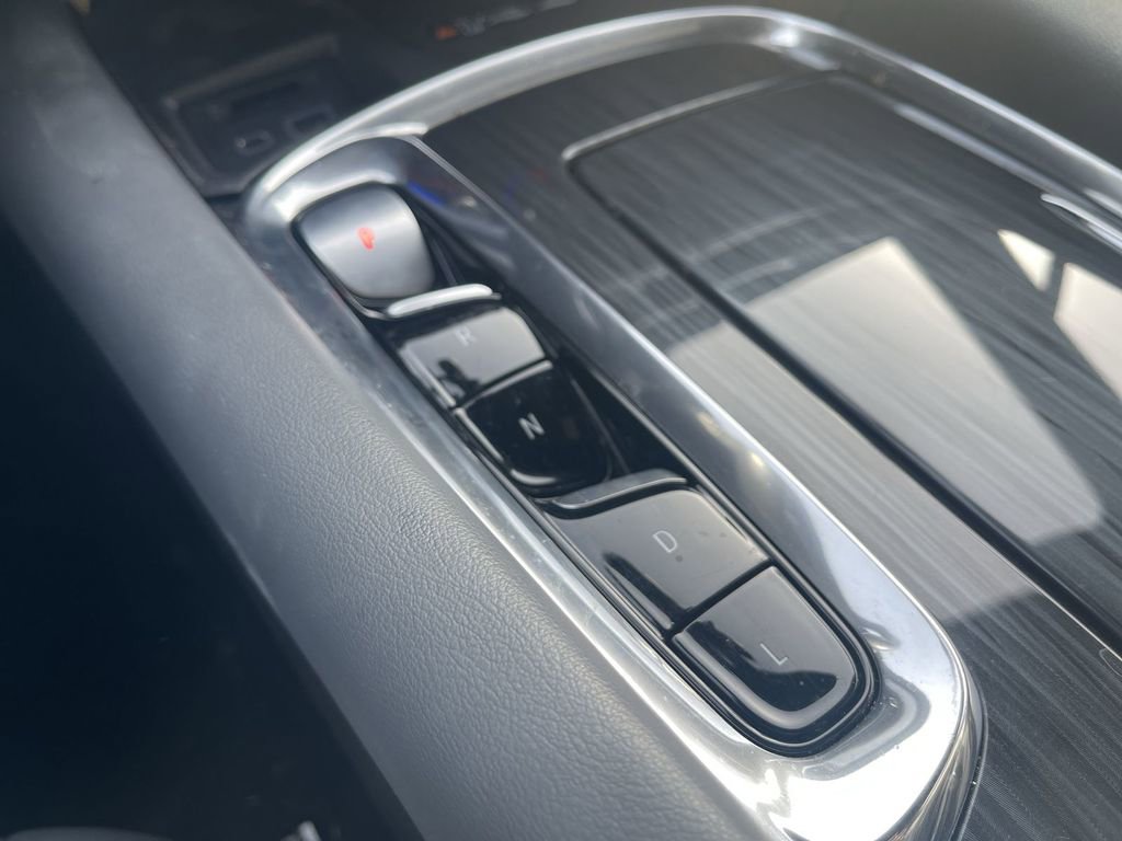 Used 2023 Buick Enclave Essence image 32