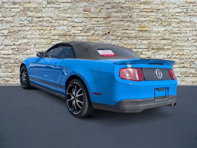 Used 2010 Ford Mustang Convertible image 4