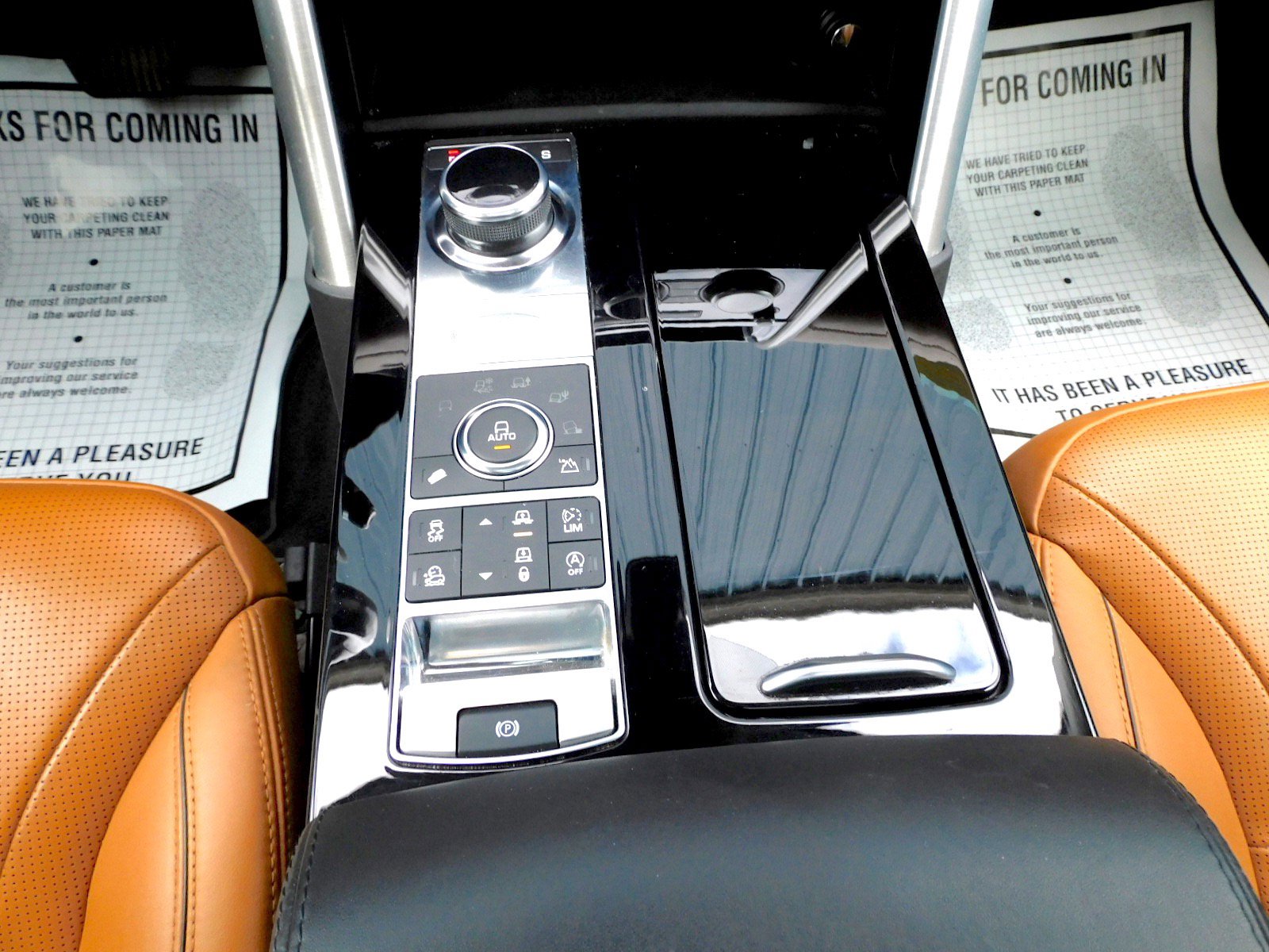 Used 2018 Land Rover Discovery HSE Luxury image 12