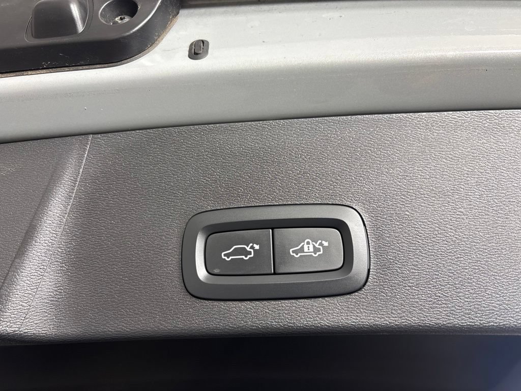Used 2026 Volvo XC40 B5 Plus AWD/4WD image 23