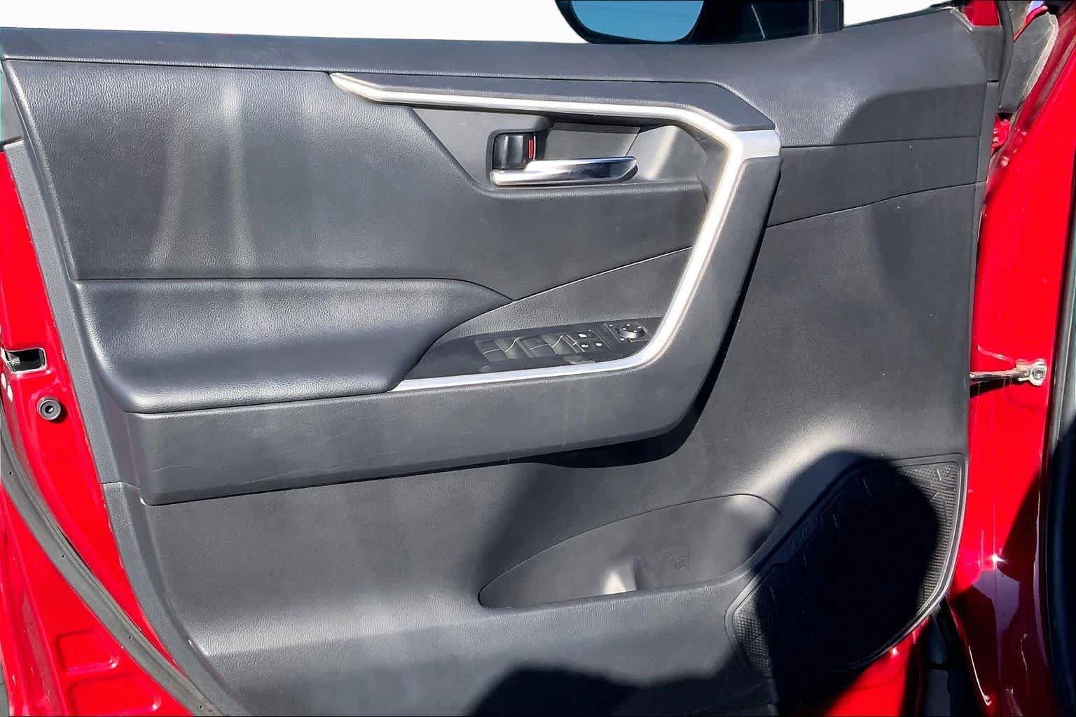 Used 2021 Toyota RAV4 XLE Premium FWD image 22