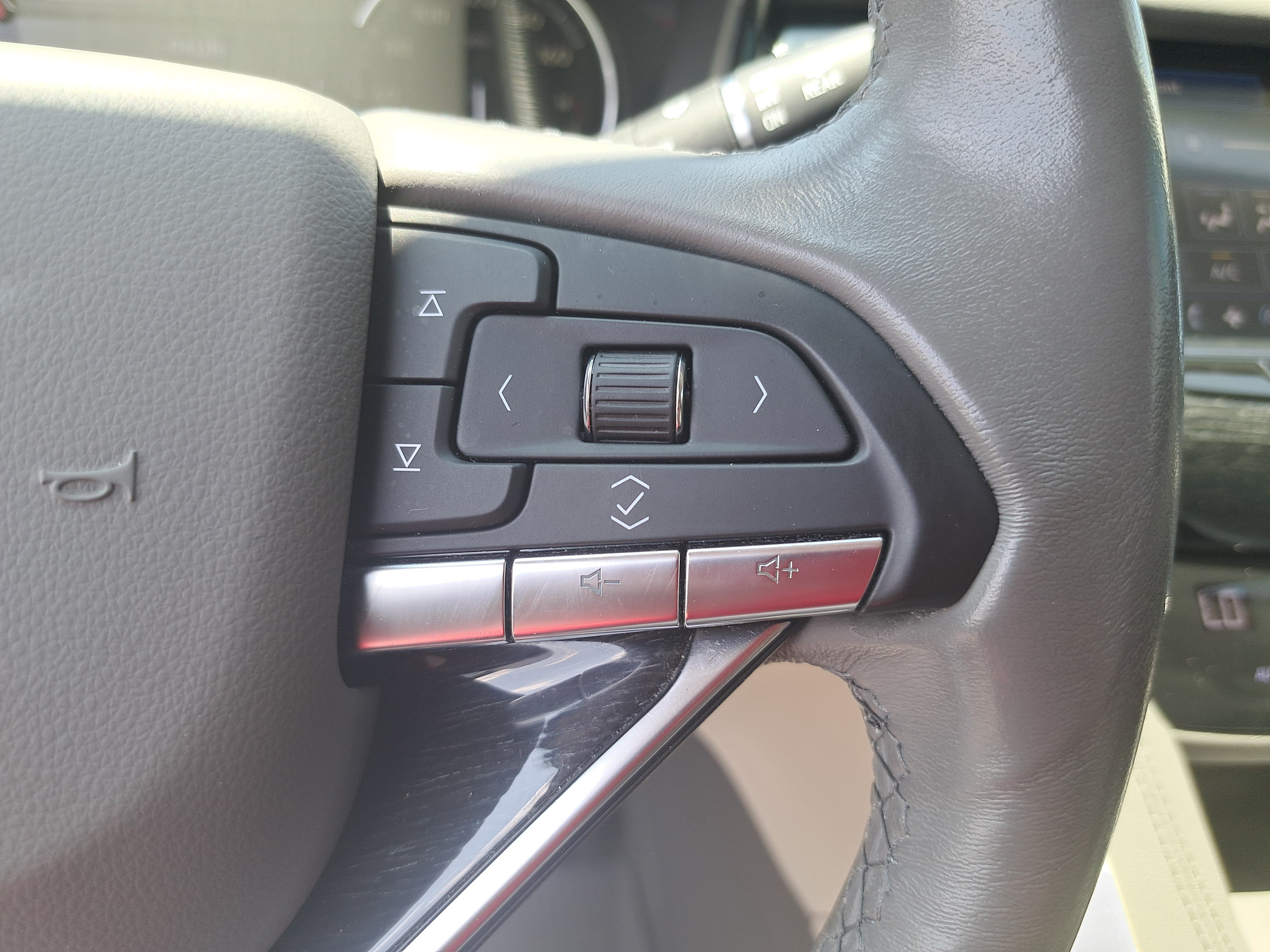 Used 2020 Cadillac XT6 Premium Luxury FWD image 20