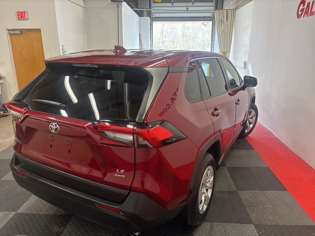 Used 2022 Toyota RAV4 LE image 11