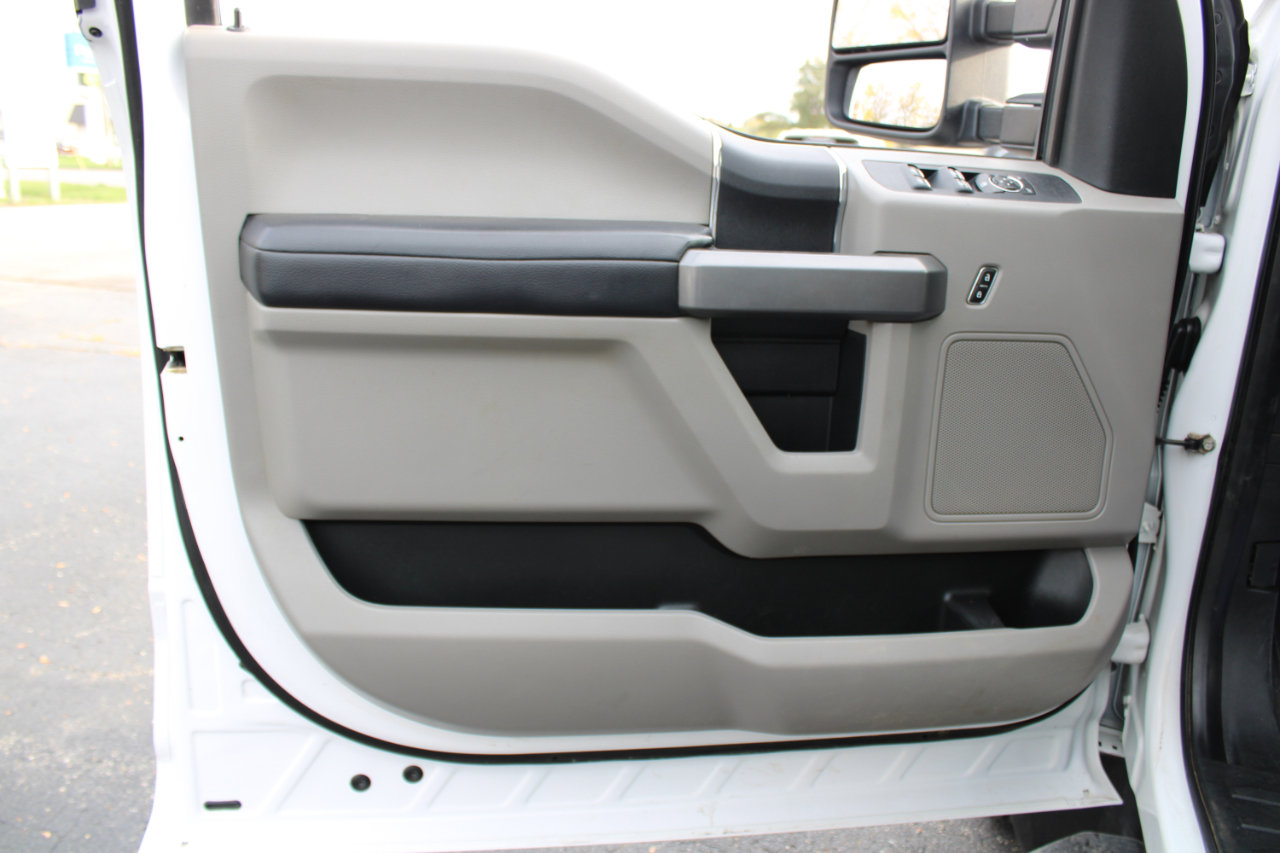 Used 2018 Ford F550 4x4 Crew Cab Super Duty w/ XLT Value Package image 12