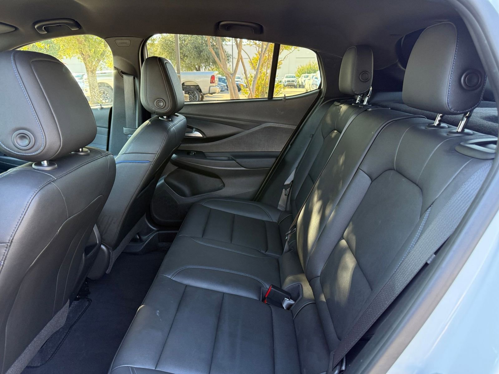 Used 2025 Buick Envista Sport Touring image 25