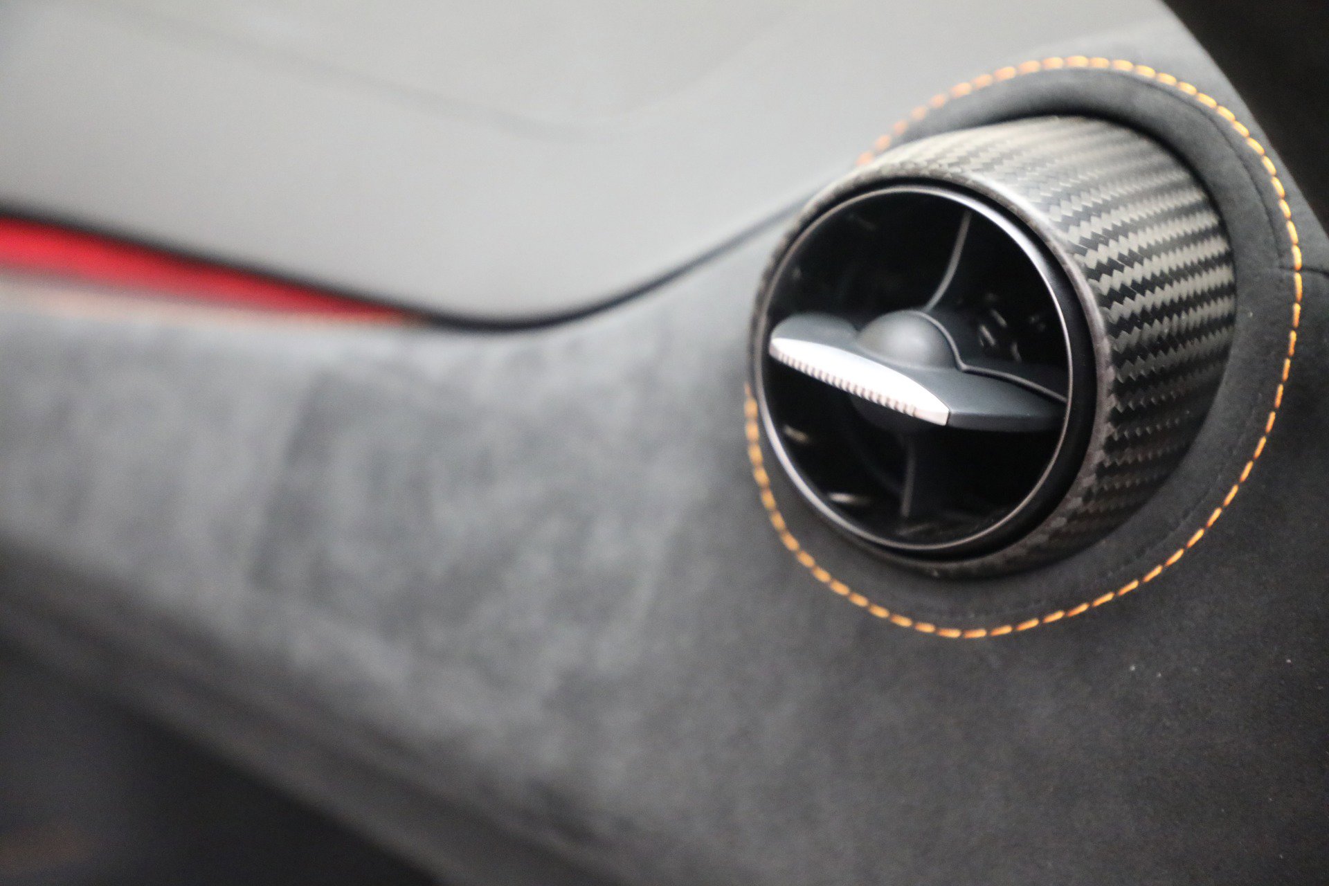 Used 2025 McLaren 750S Spider RWD image 32
