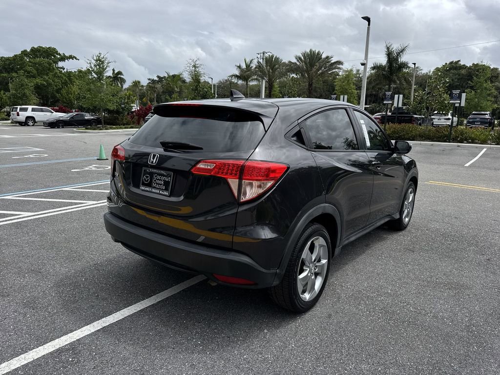 Used 2017 Honda HR-V LX image 3