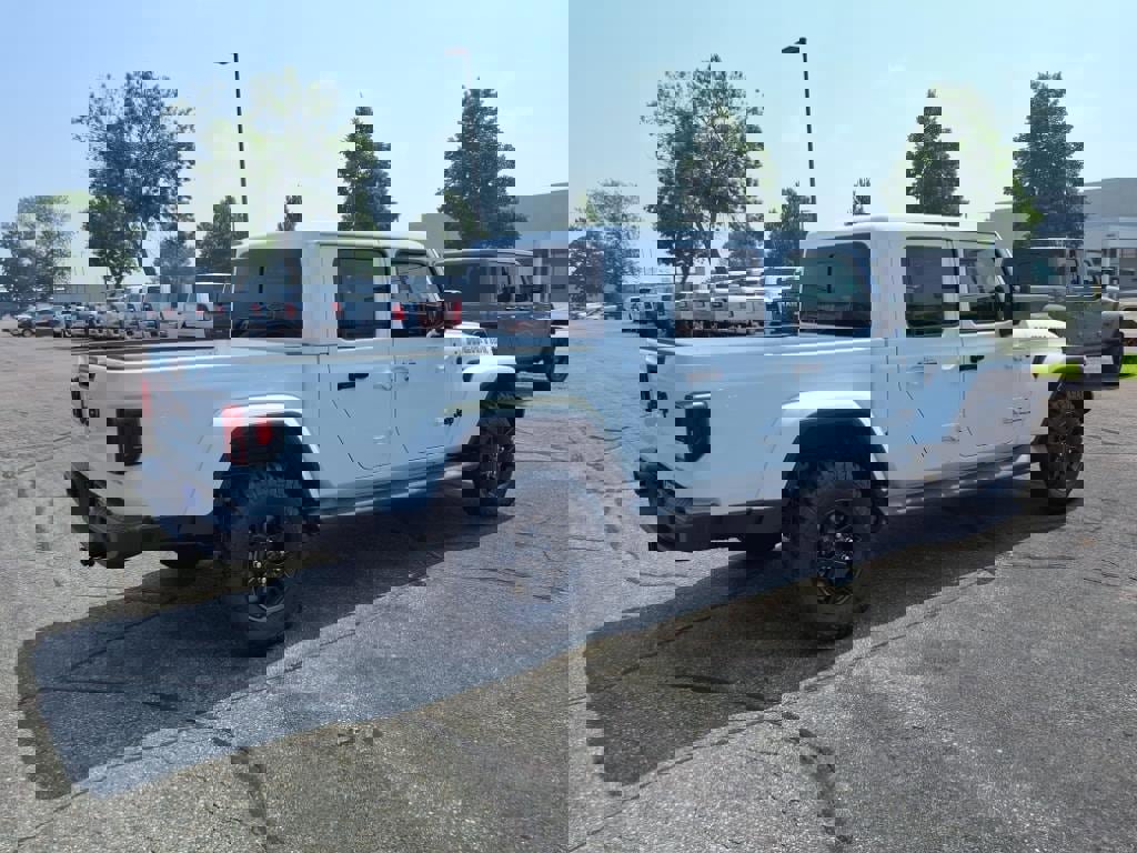 New 2025 Jeep Gladiator Sport image 3