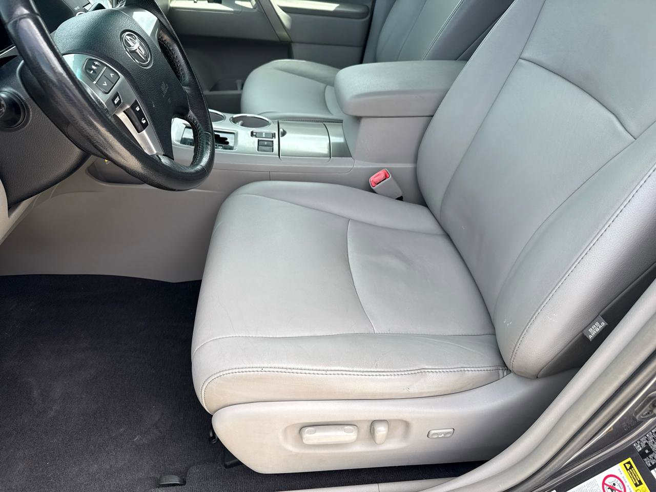 Used 2012 Toyota Highlander SE FWD image 36