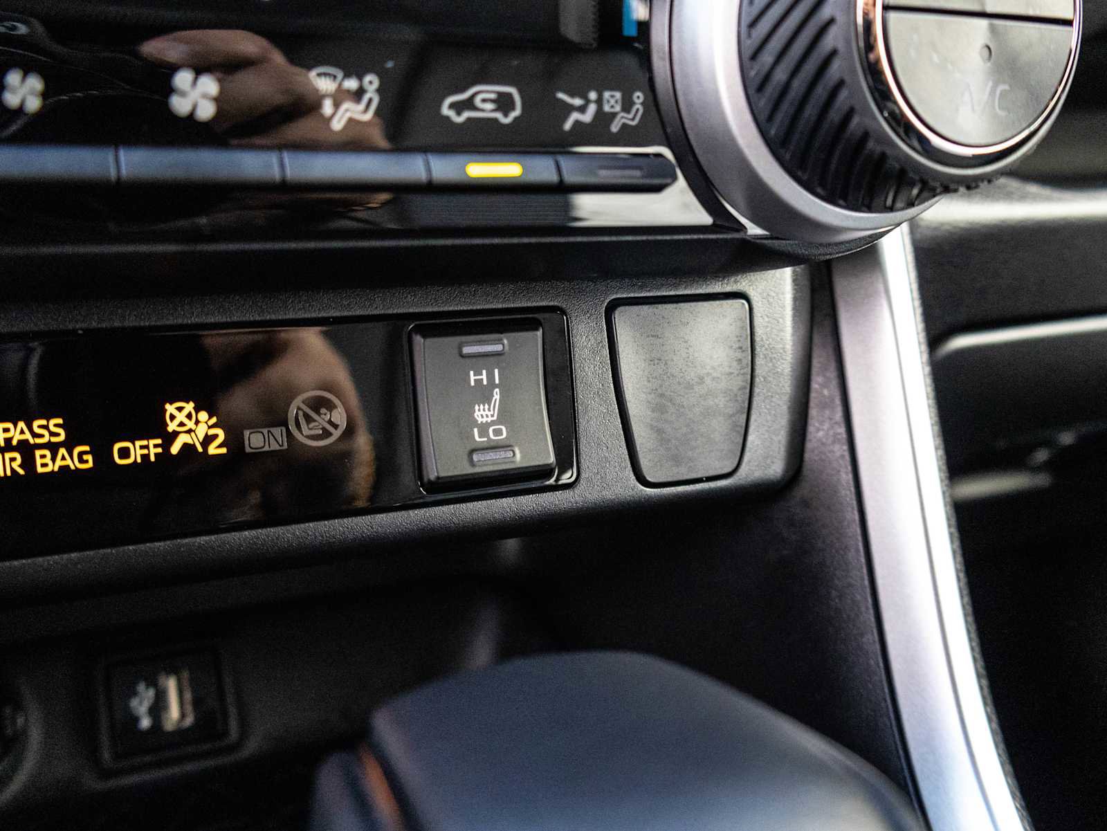 Used 2025 Toyota RAV4 XSE image 27