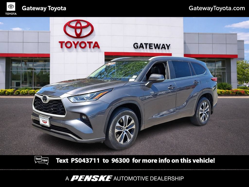 Used 2023 Toyota Highlander XLE AWD/4WD image 1