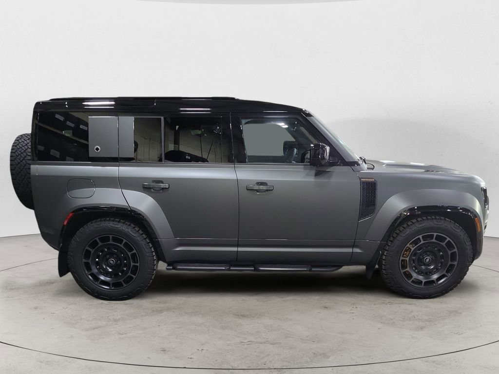 Used 2025 Land Rover Defender 110 image 6