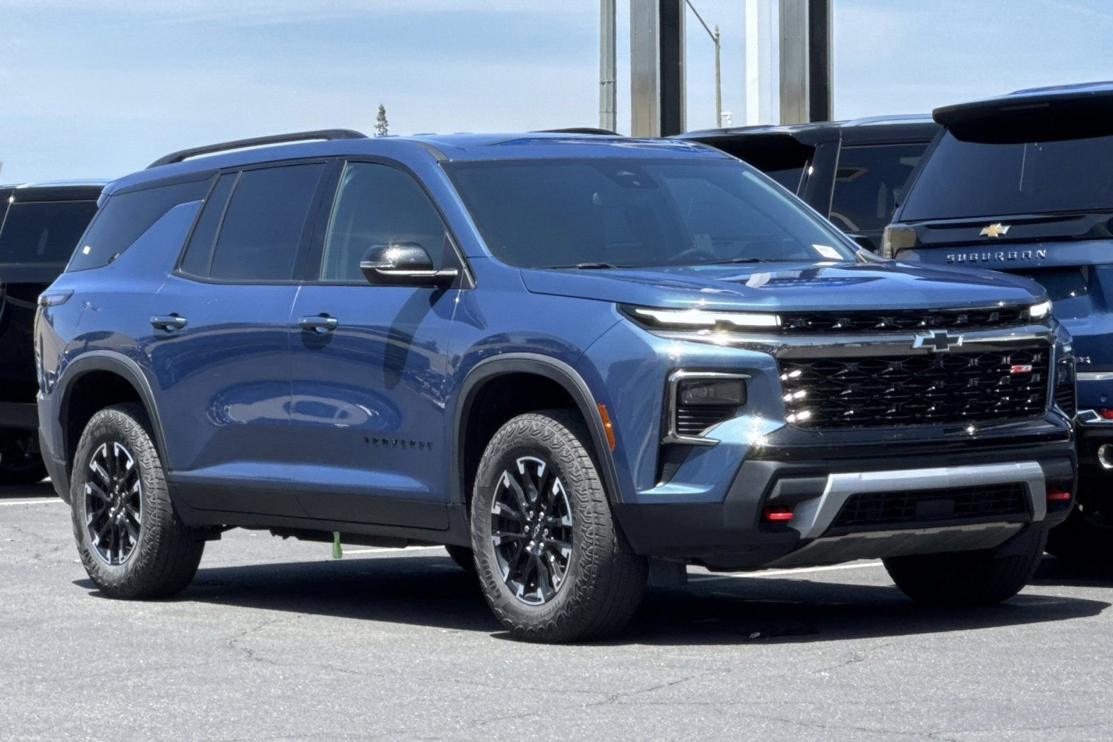 Used 2025 Chevrolet Traverse Z71 AWD/4WD image 2