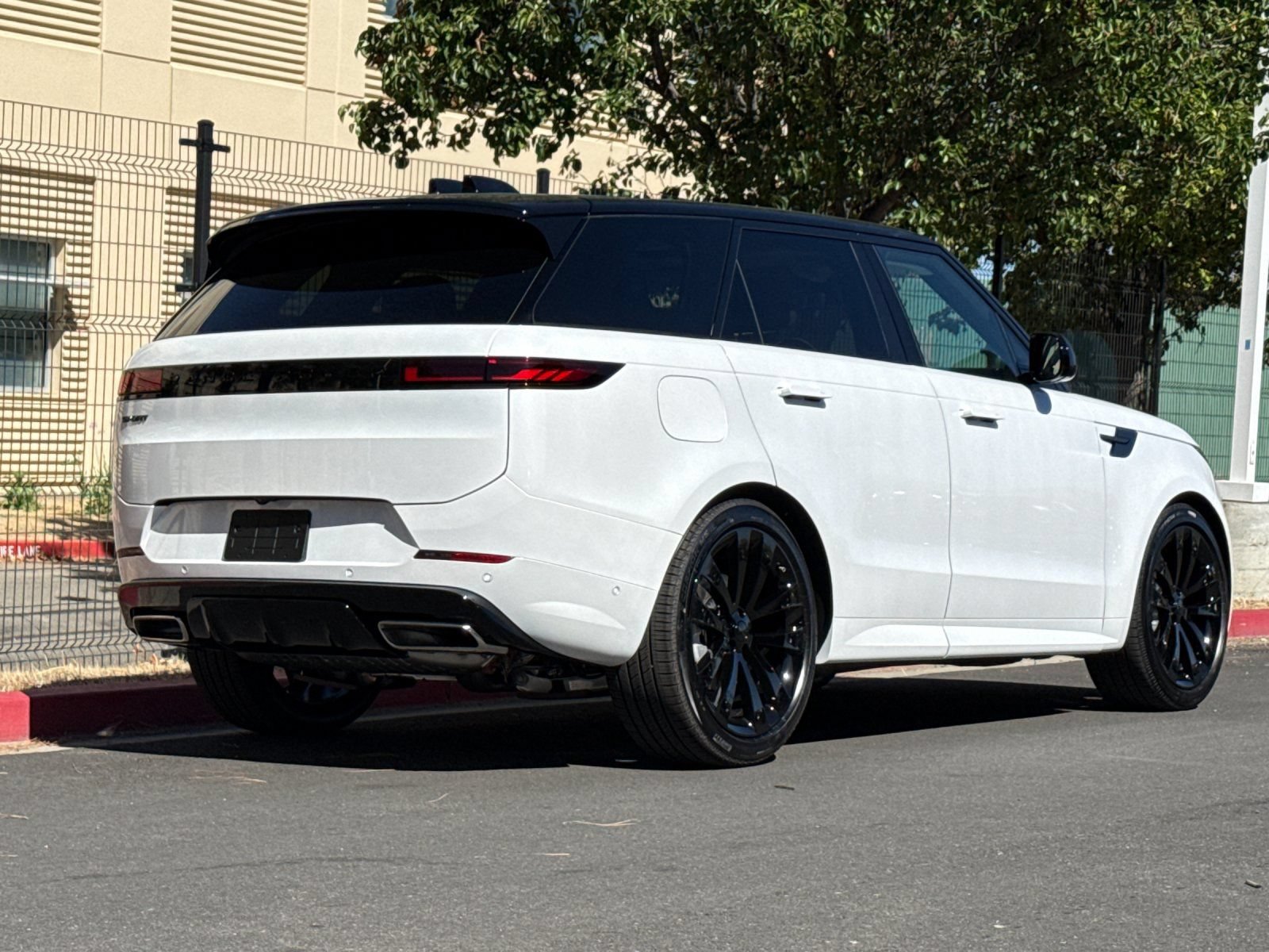 New 2026 Land Rover Range Rover Sport Dynamic SE AWD/4WD image 6