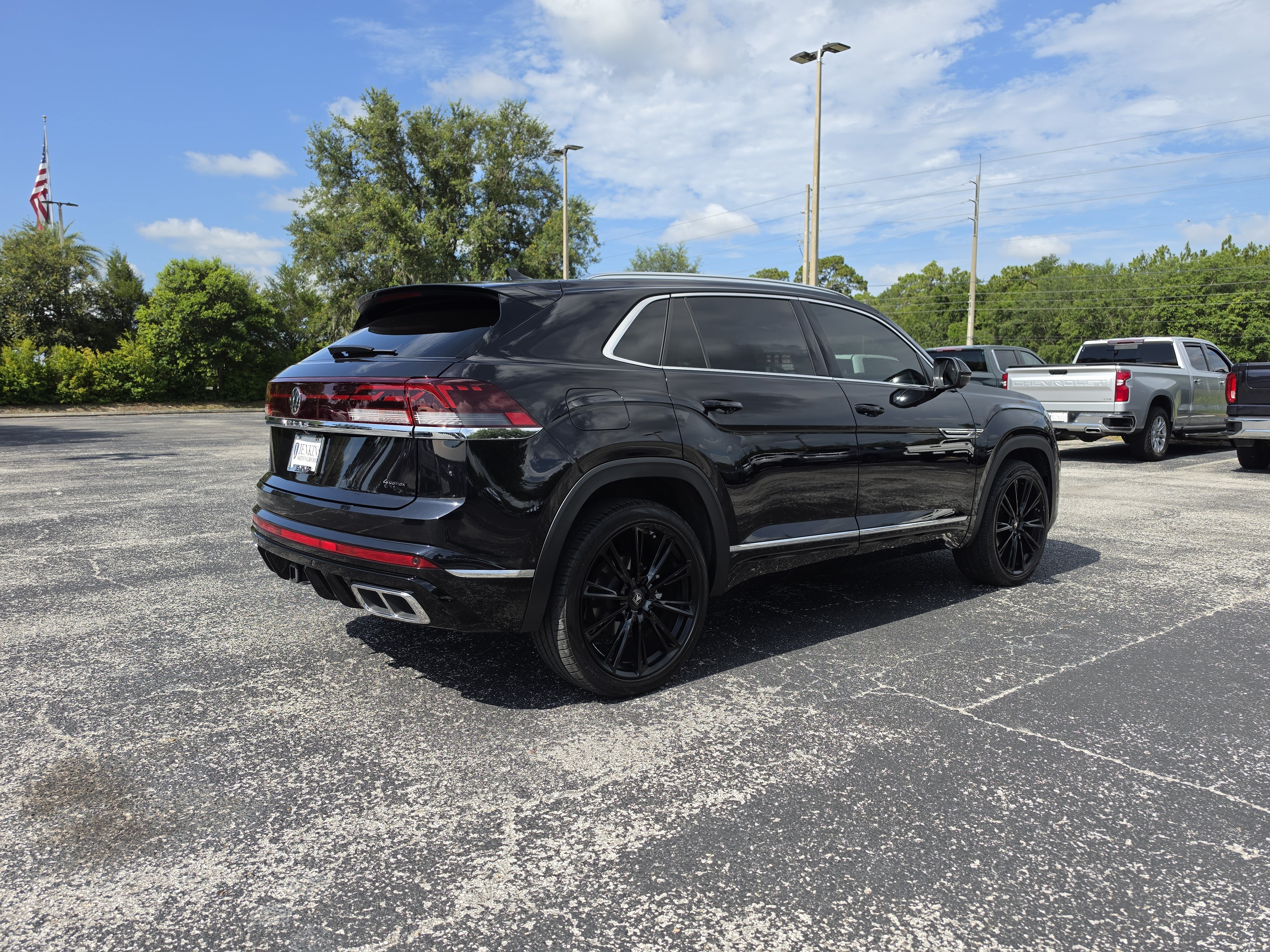 Used 2024 Volkswagen Atlas Cross Sport SEL Premium R-Line AWD/4WD image 4