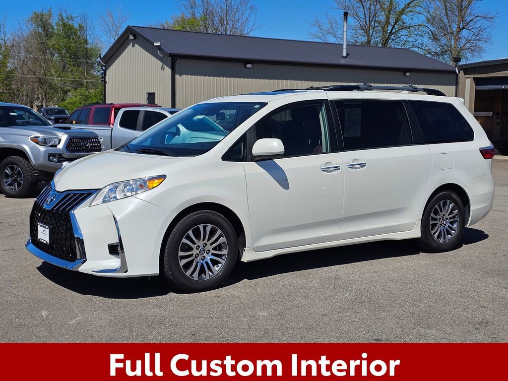 Used 2019 Toyota Sienna XLE w/ XLE Navigation Package image 1