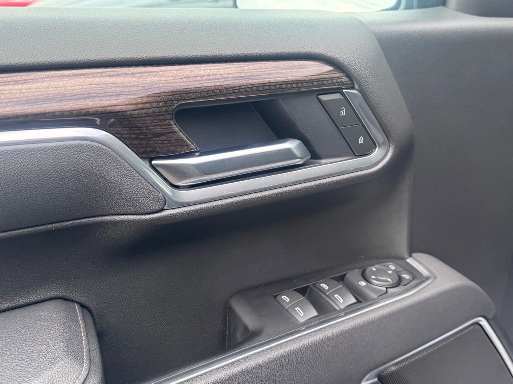 Used 2025 Chevrolet Silverado 1500 LT image 8
