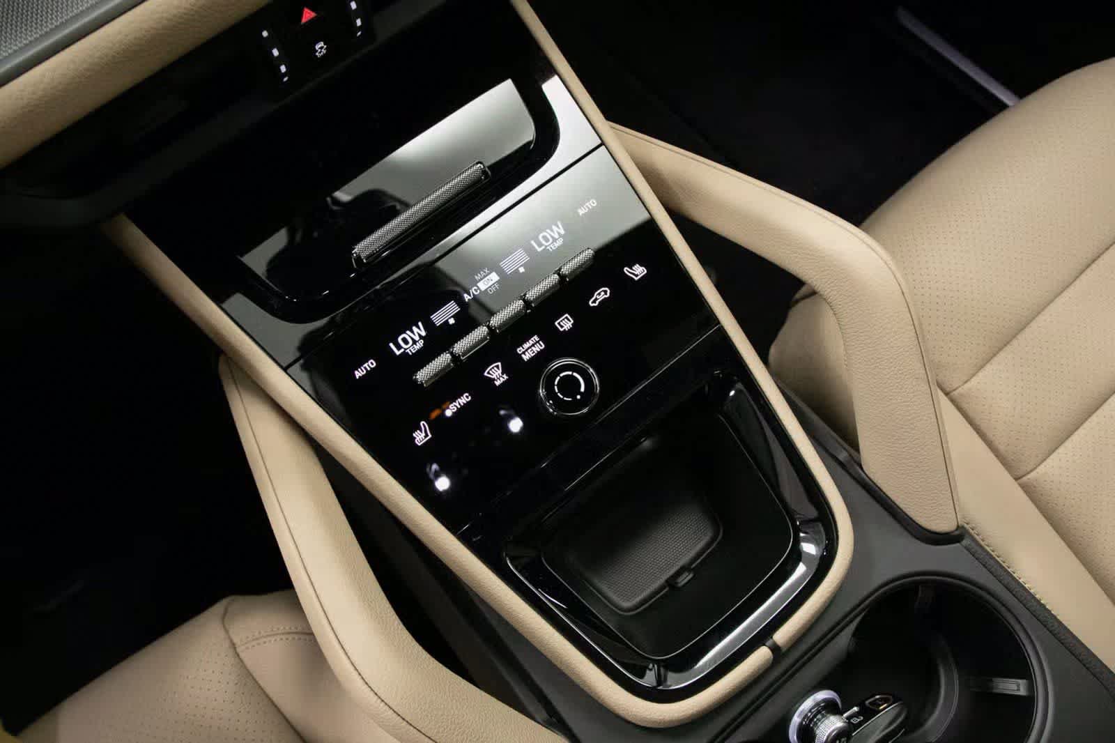 Certified 2025 Porsche Cayenne AWD/4WD image 20