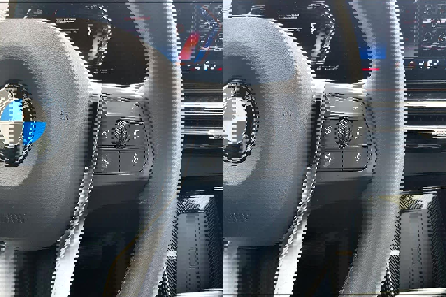 Certified 2025 BMW X2 xDrive28i w/ Premium Package image 17