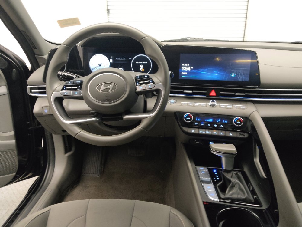 Used 2025 Hyundai Elantra SEL FWD image 22