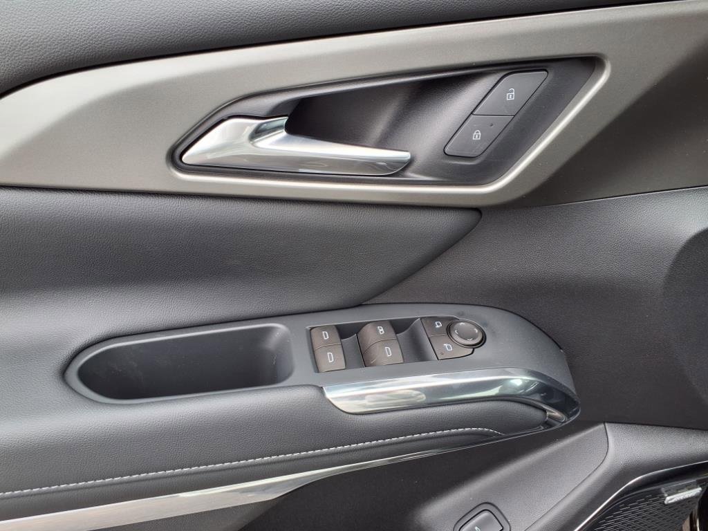 New 2025 Chevrolet Traverse LT w/ Enhanced Driving Package image 11