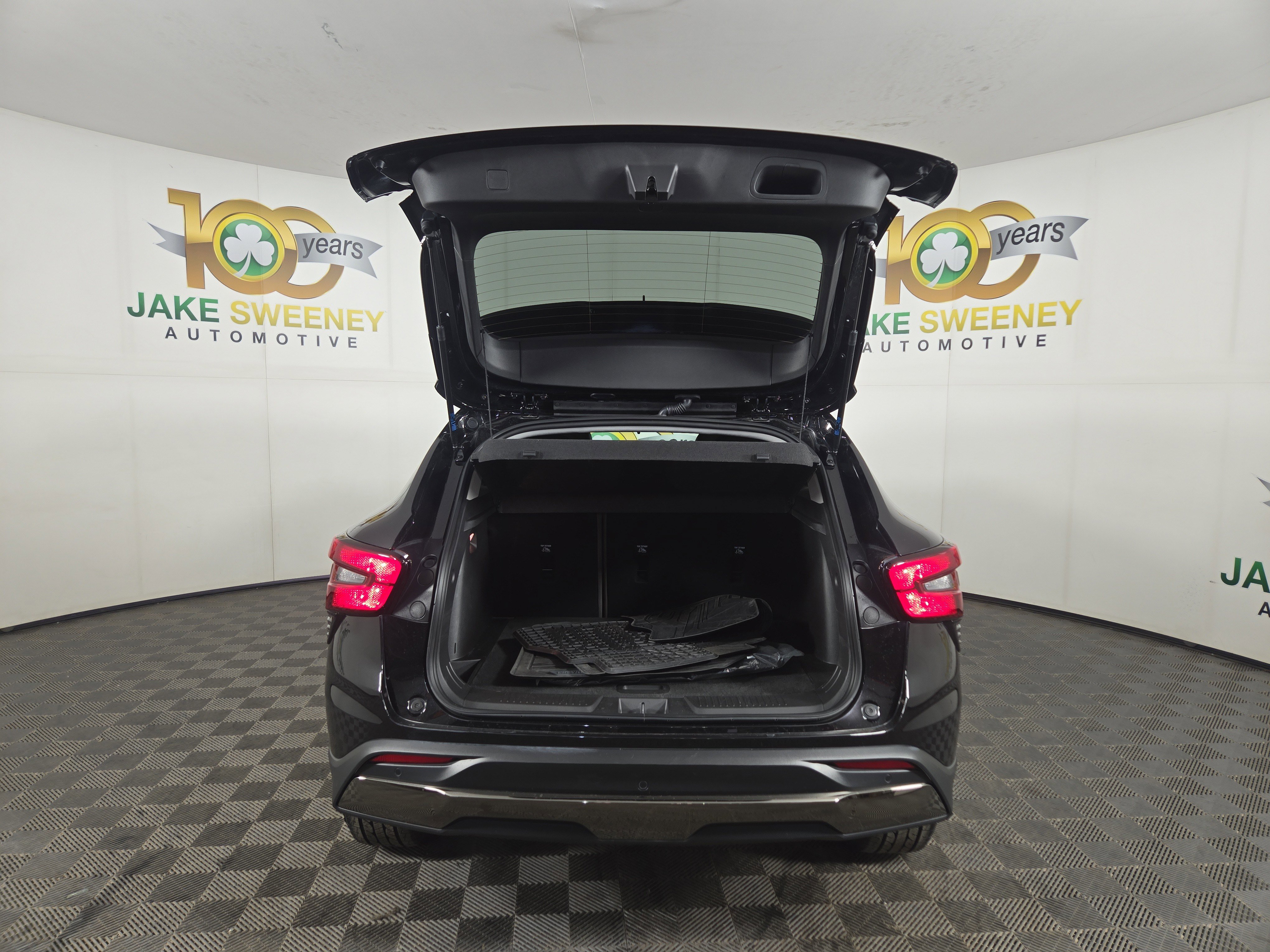 Certified 2024 Chevrolet Trax ACTIV w/ Sunroof Package FWD image 32