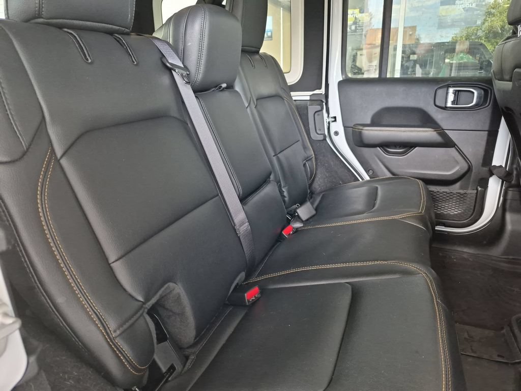 Used 2024 Jeep Wrangler Unlimited Sahara w/ Technology Group AWD/4WD image 17