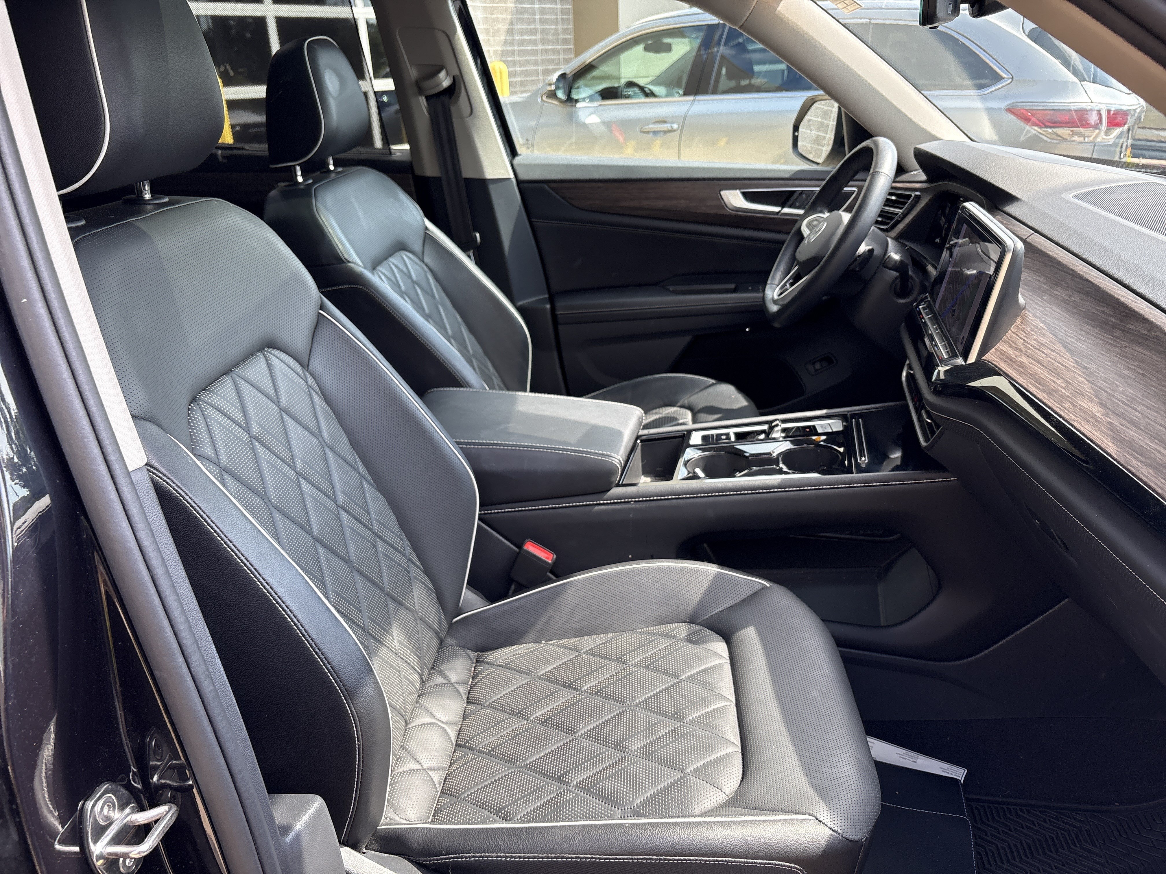 Used 2024 Volkswagen Atlas SEL Premium R-Line AWD/4WD image 33