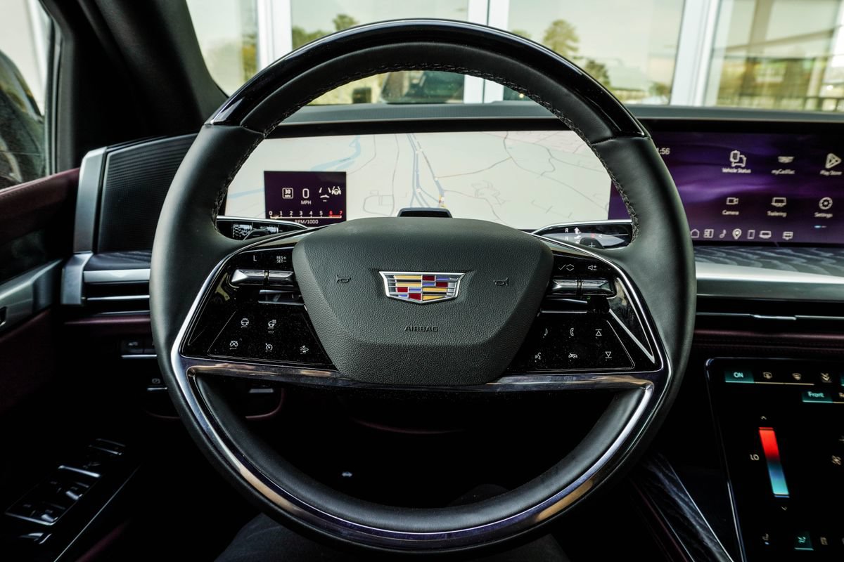 Used 2026 Cadillac Escalade Luxury w/ Touring Package AWD/4WD image 15