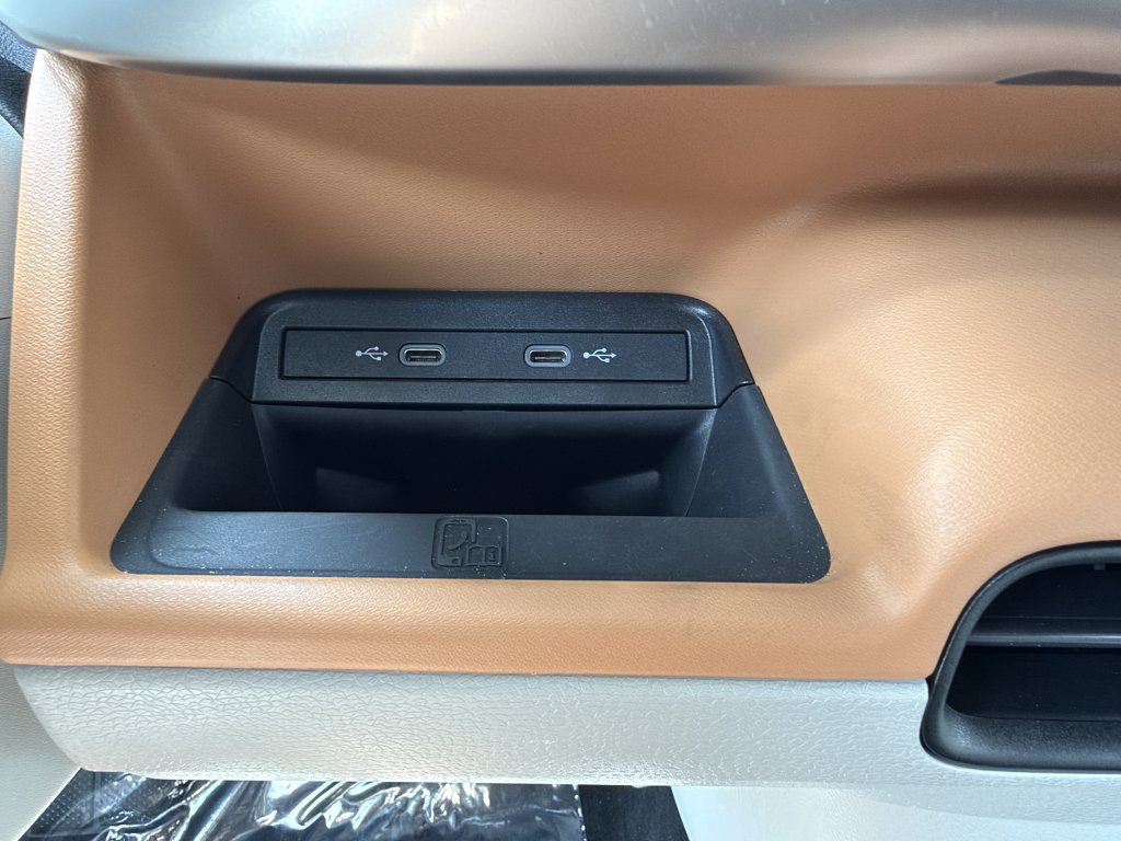 Used 2025 Volkswagen ID. Buzz 1st Edition RWD image 29