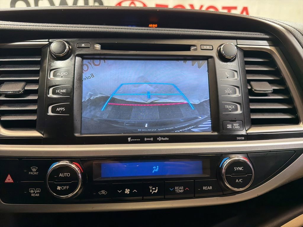 Used 2016 Toyota Highlander XLE AWD/4WD image 32
