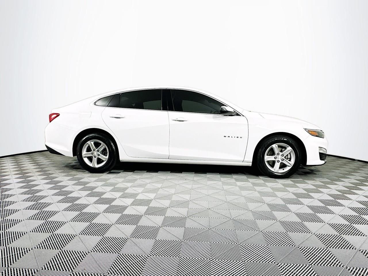 Used 2023 Chevrolet Malibu LT image 8