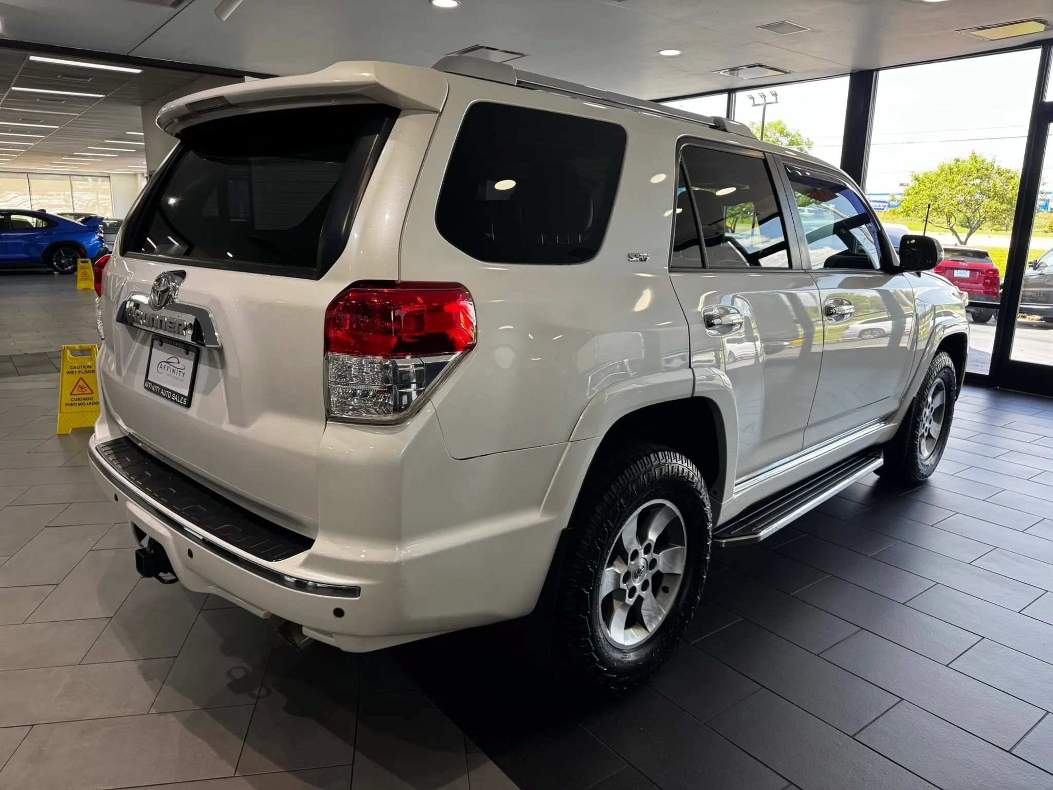 Used 2011 Toyota 4Runner SR5 w/ Premium Pkg w/Leather AWD/4WD image 5